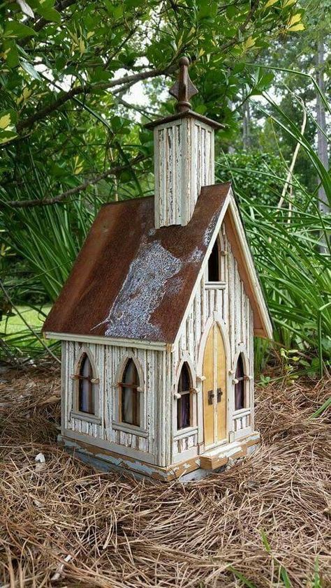 Church Birdhouses Rustic, Birdhouses In The Garden, Rustic Birdhouses, Purple Martin House, Backyard Birds Sanctuary, Homemade Bird Houses, Wooden Church, Bird Houses Ideas Diy, Beautiful Birdhouses