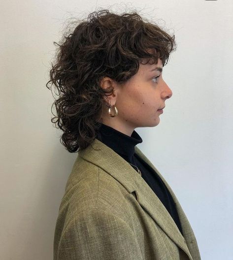 Womens Mullet Curly, Lady Mullet Curly, Short Shaggy Haircuts Curly Hair, 80s Curly Mullet, Shaggy Mullet Wavy Hair, Female Curly Mullet, Short Curly Shaggy Hair, Wavy Shag Mullet, Curly Hair Mullet Woman