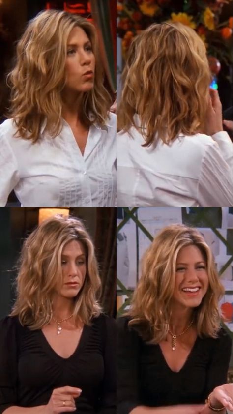 Rachel green season 8 hair wavy curly messy blonde highlights season 8 short middle length colour Green Wavy Hair, Middle Length Hair, Rachel Green Hair, Rachel Haircut, Rachel Hair, Jennifer Aniston Hair, Jenifer Aniston, Wavy Haircuts, Best Haircuts