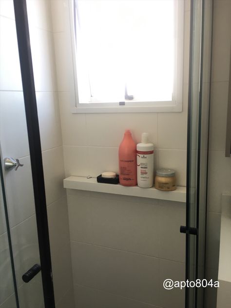 Bathroom Cubby, Porta Shampoo, Shower Shelves, Master Bath, Framed Bathroom Mirror, Small Bathroom, Floating Shelves, Home Crafts, Bathroom Mirror