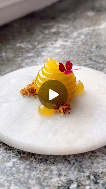 Molecular Gastronomy Dessert, Gourmet Desserts Presentation, Fruit Caviar, Molecular Gastronomy Plating, Fancy Desserts Presentation, Molecular Food, Molecular Gastronomy Recipes, Orange Spaghetti, Gastronomy Food