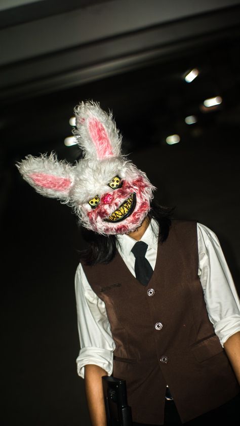 Killer Bunny Costume, Killer Bunny, Mascaras Halloween, Iphone Wallpaper For Guys, Bunny Costume, Horror Art, Dragon Ball, Henna, Halloween Costumes