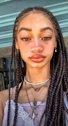 Wide Noses Women, Pretty People With Wide Noses, Pretty Wide Nose Women, Models With Wide Noses, Wide Nose Drawing, Small Eyes Big Nose, Wide Lips Aesthetic, Wide Nose Black Women, Wide Nose Makeup