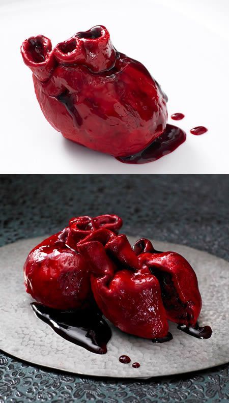 Heart Cake. So romantic and completely edible to boot. Buffet Halloween, Scary Halloween Food, Heart Cupcakes, Heart Cakes, Heart Shaped Cakes, Velvet Heart, Mini Cake, Heart Cake, Human Heart