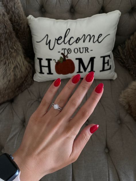 OPI Big Apple Red Nail Color Opi Big Apple Red Almond Nails, Opi Apple Red, Opi Candy Apple Red, Opi Big Apple Red Nails, Opi Big Apple Red Dip, Opi Big Apple Red Gel, Red Opi Gel Polish, Opi Red Nails, Big Apple Red Nails