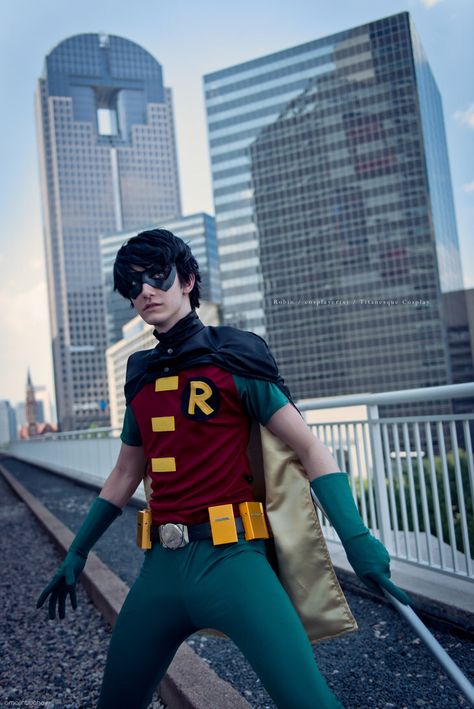 Robin Cosplay Teen Titans, Robin Teen Titans Costume, Robin Halloween Costume, Cosplay Robin, Men Reference, Titans Robin, Teen Titans Cosplay, Comicon Cosplay, Robin The Boy Wonder