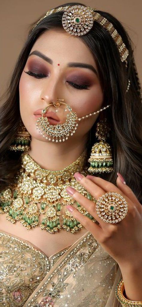 Latest Bridal Makeup, Rajasthani Bride, Indian Bride Makeup, Indian Wedding Poses, Bridal Jewellery Inspiration, Rajputi Dress, Latest Bridal Lehenga, Bridal Makeup Images, Bridal Eye Makeup