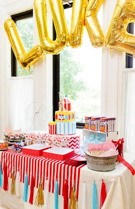 This Circus Themed First Birthday Party features tons of creative DIY ideas any mom can do! Boardwalk Party, Circus First Birthday, Circus Theme Cakes, Circus 1st Birthdays, Carnival Birthday Party Theme, Themed First Birthday, Circus Theme Party, Carnival Themed Party, Twins 1st Birthdays