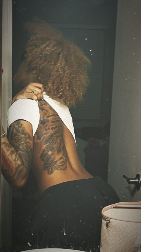 Above The Knee Tattoo Ideas Black Women, Different Sleeve Tattoos For Women, Girl Back Tattoos Black Women, Sleeves On Black Women Tattoo, Heart Tattoo On Black Women, Tattoos Aesthetic Black Women, Tattoo Black Girls Ideas, Black Tattoos Black Women, Tattoo Ideas On The Thigh