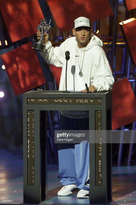 Reggaeton, Eminem Red Carpet, Eminem 2000s Outfits, Eminem Awards, Eminem Grammy, Eminem Outfits, 2000s Men, World Music Awards, Eminem Photos