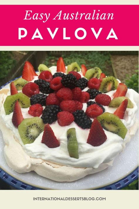 This is the easiest classic Australian pavlova! So good! Australian Pavlova, Meringue Crust, Australian Pavlova Recipe, Australian Desserts, Pavlova Dessert, Aussie Bbq, Christmas Dessert Table, International Desserts, Pavlova Recipe