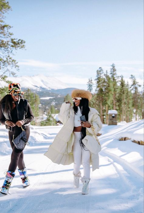 Snow Outfits For Black Women, Aspen Outfit Winter, Cabin Trip Outfit, Ski Resort Outfit, Girls Ski Trip, Snow Outfits For Women, Cabin Outfit, Ski Trip Outfit, Cabin Trip