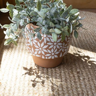 Create a traditional boho aesthetic with this whimsical terracotta pot exclusively from Foreside Home and Garden. Hand thrown by artisans in India, this planter is characterized by a dainty white flower pattern that is hand painted and stands out against the natural terracotta clay background. Add a touch of warmth to your indoor and outdoor spaces. | Foreside Home & Garden Terracotta Pot Planter 6.0 x 6.0 x 6.0 in | AORE5752 | Wayfair Canada Fun Flower Pots, Decorated Terra Cotta Pots, Spray Paint Flower Pots, Flower Pots Painting Ideas, Terra Cotta Pot Painting Ideas, Painting Planters Pots Ideas, Painting On Flower Pots, Flower Pots Painting, Terra Cotta Pot Painting