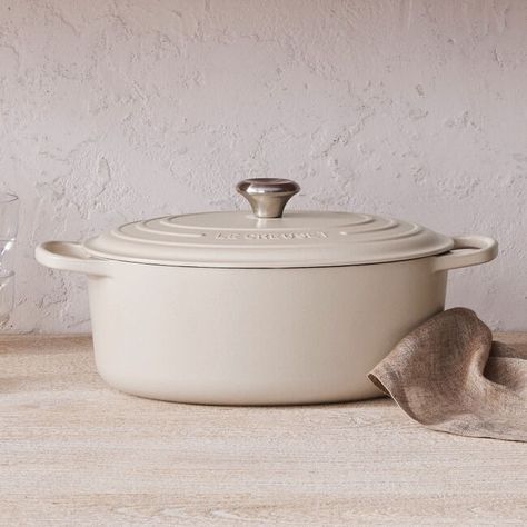 Oval Dutch Oven | Le Creuset® Le Creuset Cream, Le Creuset Aesthetic, Dutch Oven Le Creuset, Kitchen Wedding Registry, Dutch Oven Cast Iron, Ceramic Dutch Oven, Whole Chickens, Le Crueset, Bread Roast