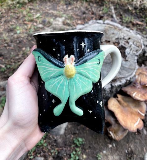 Luna Moth Ceramic, Green Hair Girl, Moth Art, Clay Mugs, Luna Moth, Creative Things, Clay Art Projects, Diy Vase, Hair Girl