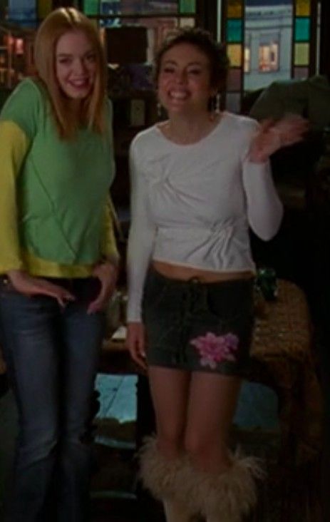 Charmed Phoebe From Charmed, Charmed Outfits 90s, Charmed 1998 Aesthetic, Charmed Phoebe, Charmed Outfits, Charmed Aesthetic Tv Show, Charmed Phoebe And Cupid, Charmed Fashion, Phoebe Charmed