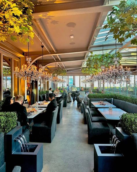 Mayfair Restaurant, Rh Rooftop Restaurant, Rh Rooftop, Restoration Hardware Outdoor, Rooftop Brunch, Brunswick House, Brunch Nyc, Restaurant Design Inspiration, Nyc Rooftop