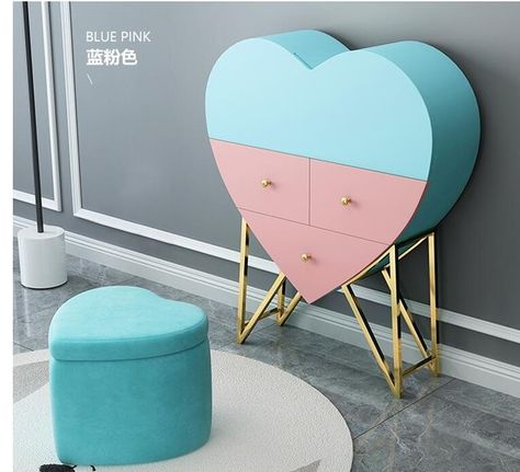 Dresser Small Bedroom, Dressing Table Light, Wall Mounted Dressing Table, Table With Lamp, Dressing Table Lights, Heart Makeup, Red Princess, Cute Furniture, Makeup Table