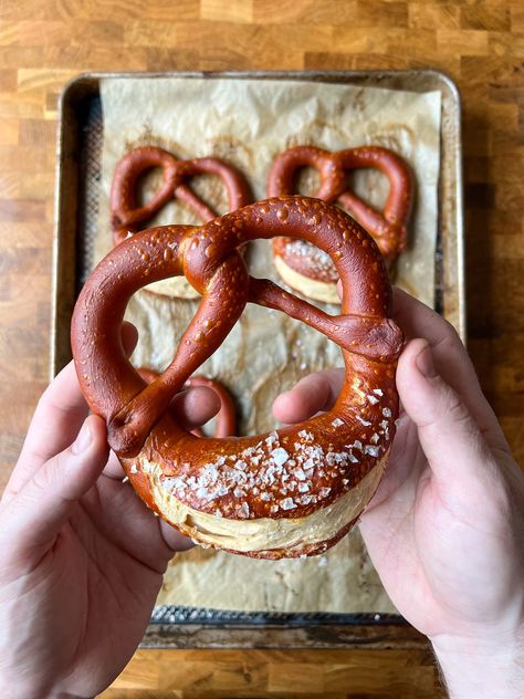 Make Pretzels, Creative Baking Recipes, Bavarian Pretzel, Baking 101, Recipes From Around The World, Creative Baking, Protect Yourself, Pretzels, Bagels