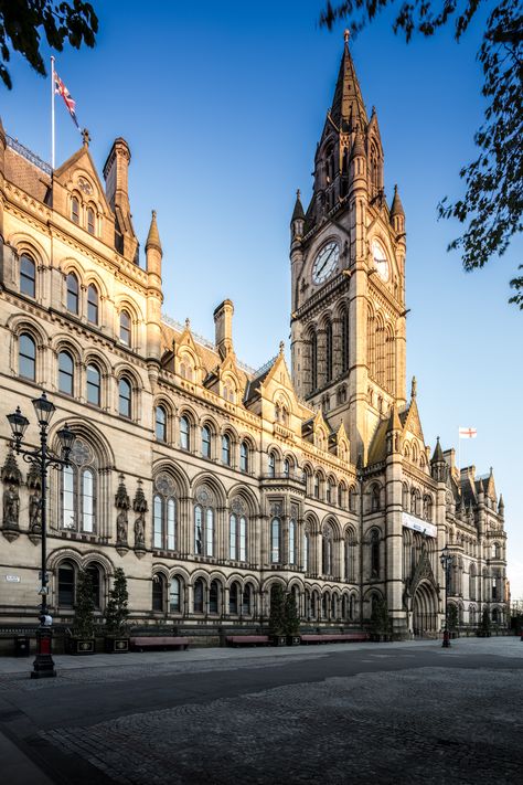 Manchester Town Hall, Uk Cities, Manchester Travel, Secret London, Uk City, Tilt Shift, Manchester England, City Breaks, Visit Europe