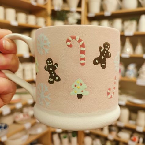 Cute Christmas mug, with candy canes, gingerbread and snowflakes, pottery painting idea Christmas Bowl Painting Ideas, Gingerbread Pottery Painting, Diy Pottery Painting Christmas, Christmas Mug Pottery Painting, Hand Painted Mugs Christmas, Christmas Cup Painting, Pottery Painting Tile Ideas, Christmas Painted Mug, Painted Mugs Diy