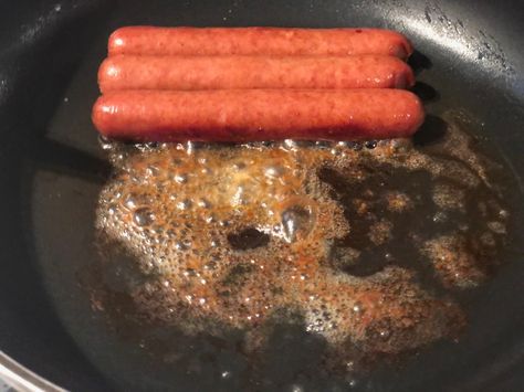 Recipes Hot Dogs, Grill Hot Dogs, Hot Dog Sauce Recipe, Fried Hot Dogs, Hot Dog Chili Sauce, Dinners Ideas, Making Hot Dogs, Hot Dog Sauce, Grilling Hot Dogs