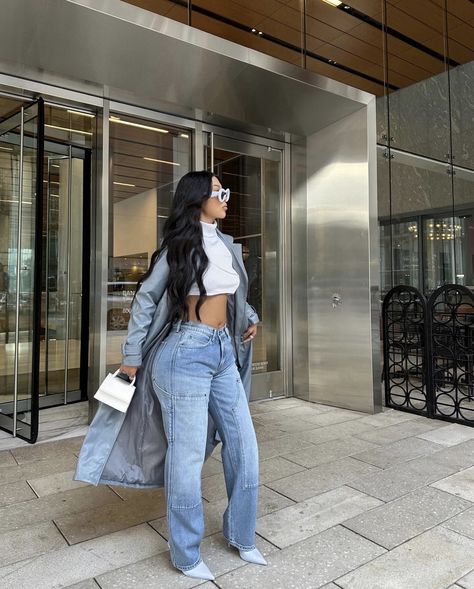 Dark Hair Baddie, Denim Trench Coat Outfit, City Fits, Hair Baddie, Worst Outfits, Denim Ootd, City Outfit, New York Outfits, Instagram Baddie