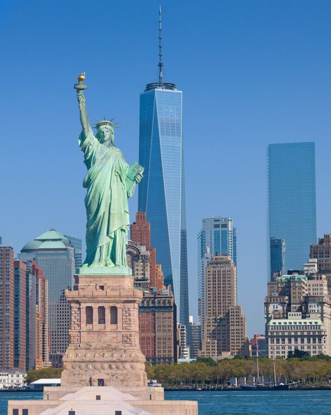 Iconic American Monuments to Visit Photos | Architectural Digest Gambar One Direction, White Sands National Monument, Mesa Verde National Park, Carlsbad Caverns, One World Trade Center, The Statue Of Liberty, Exotic Places, Famous Places, World Trade Center