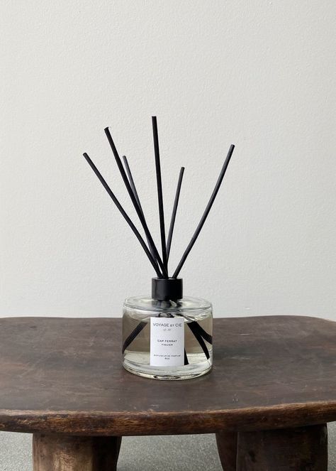 Reed Diffuser Product Photography, Reed Diffuser Photography, Reed Diffuser Aesthetic, Diffuser Photography, Bathroom Diffuser, Diffuser Aesthetic, Fragrance Branding, Diffuser Packaging, Diffuser Decor