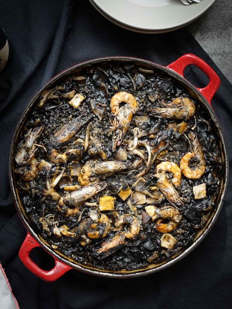 I Eat Therefore I Am: Cuttlefish Paella Recipe Catalan Recipes, Paella Recipe Seafood, Squid Ink Pasta, Wood Fired Cooking, Fresh Olives, Seafood Paella, America Food, Paella Recipe, Melbourne Food