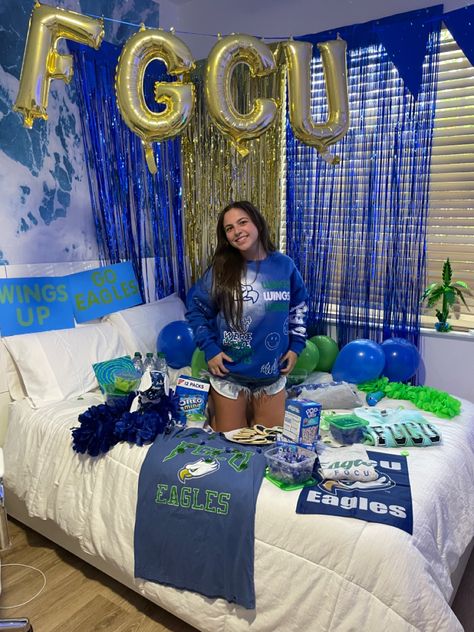 fgcu bed party Fgcu Dorm, College Bed, Bed Party, College Vision Board, College Bedding, College Parties, College Stuff, Dream School, Graduation Party