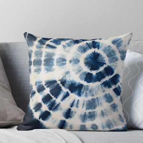 Tie Dye Cushions Covers, Craft Night Projects, Tie Dye Pillow, Dyed Pillows, Presents Ideas, How To Tie Dye, Dye Ideas, Shibori Tie Dye, Mountain Living