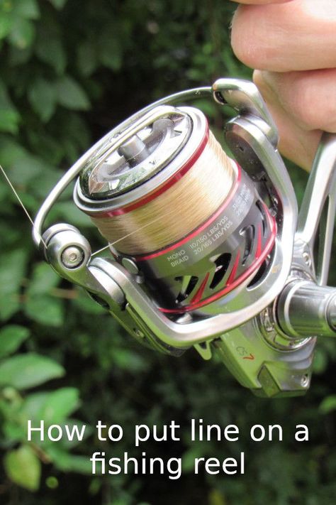 How to put line on a fishing reel. Fishing Line Spooler, Reels Cover, Slingshot Fishing, Fishing Hacks, Best Fishing Rods, Fishing Lights, Fishing For Beginners, Fly Fishing Tips, Fishing Rods And Reels