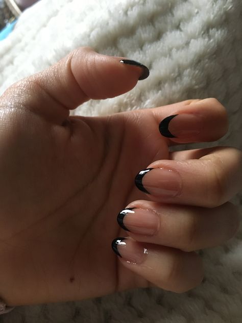 Very Short Almond Nails Black, Short Work Nails Black, Black Border Nails, Black Based Nails, Small Black Nail Design, Natural Nail Black French Tip, Short Nail Ideas Dark, Short Black Square Nails Designs, Clean Black Nails