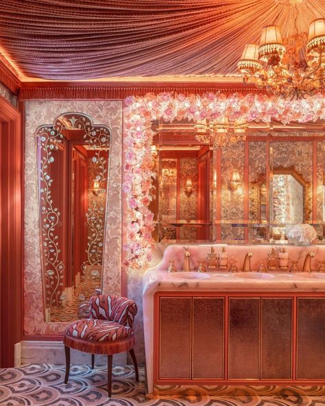 Take a glimpse at the Ladies’ Powder Room, where florals and pink onyx take centre stage :: #annabelsmayfair Martin Brudnizki, Glamour Interiors, Glamorous Bathroom, Maximalist Interior, Bar Design Awards, Beige Living Rooms, Private Dining Room, Commercial Space, Wallpaper Bedroom