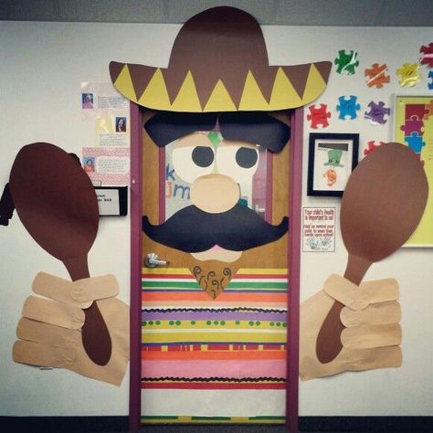 Classroom Door Decorations, Spanish Classroom Decor, School Doors, Elementary Spanish, Mexican Christmas, Social Studies Classroom, Fiesta Theme, 5 De Mayo, Door Decorations Classroom