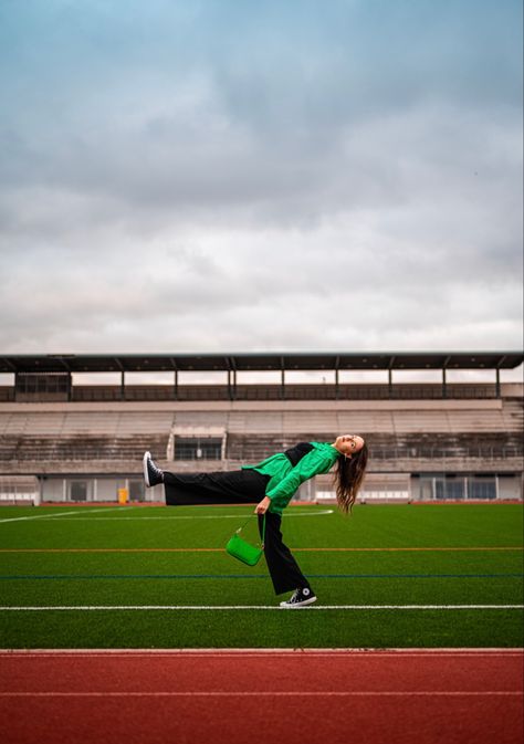 Christmas Aesthetic Tiktok, Field Photoshoot, Photoshoot Fashion, Student Travel, Fashion Christmas, Aesthetic Tiktok, Football Field, Instagram Photography, Christmas Aesthetic