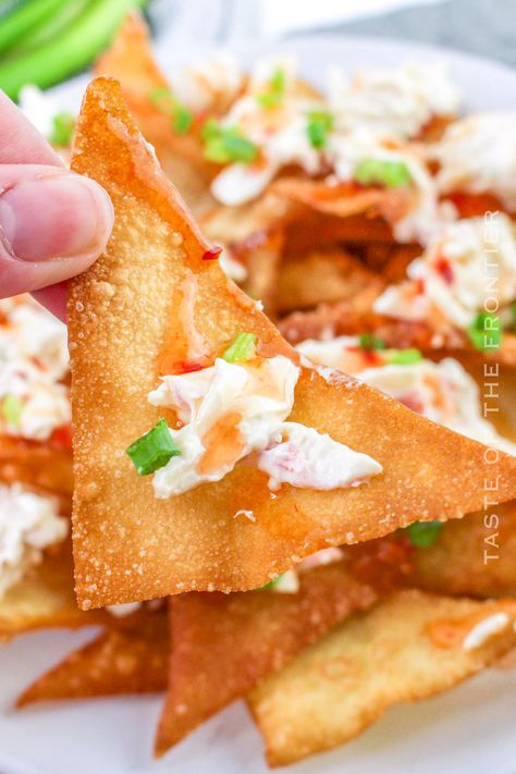 Crispy wonton chips topped with a mouthwatering blend of creamy crab, tangy cream cheese, and savory spices, these Crab Rangoon Nachos are a culinary delight that will leave your taste buds craving more. Crab Rangoon Nachos Recipe, Crab Rangoon Nachos, Rangoon Dip, Wonton Chips, Breakfast Donuts, Crispy Wonton, Party Dip Recipes, Creamy Crab, Easy To Make Appetizers