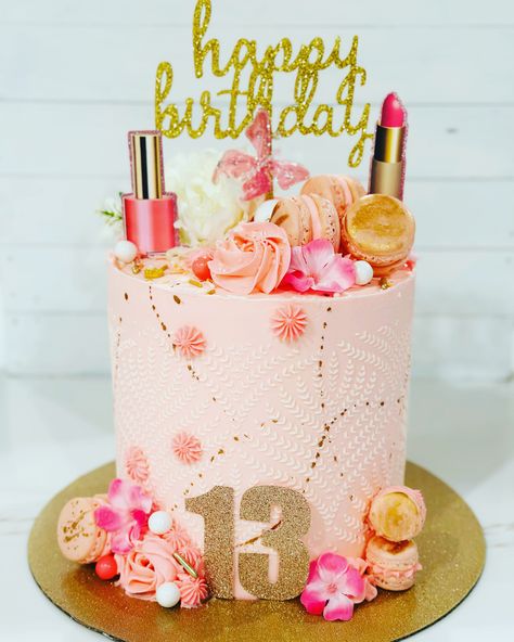 Teenage Girl Cake Ideas, Cakes For 12th Birthday Girl, Teen Girl Birthday Cakes, Cake For 13th Birthday Girl, Teenage Girl Birthday Cakes, 13th Birthday Cake Girl, 13 Birthday Cake For Teens, Wolf Cake