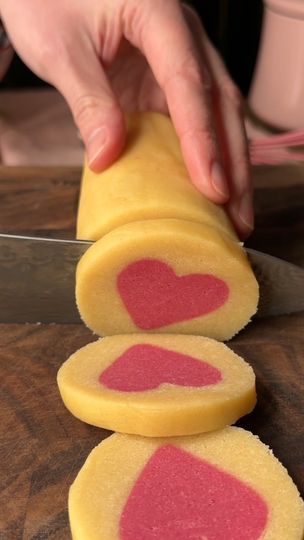 Slice And Bake Heart Cookies, Bolo Drip Cake, Slice And Bake Cookies, Crowded Kitchen, Homemade Cookbook, Sweet Dishes Recipes, Easy Baking Recipes Desserts, Bake Cookies, Easy Snack Recipes