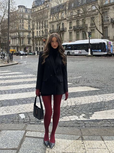 Red Tights Outfit, Burgundy Tights, Red Tights, Looks Pinterest, Skandinavian Fashion, Chique Outfits, Paris Outfits, Looks Street Style, Dinner Outfits