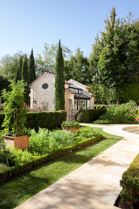 This lovely French country garden is a great style choice. #frenchcountrygarden #gardendesignideas #frenchcountrygardenstyle #gardenpath #cypresstrees #kitchengardenideas #herbgardens French Country Landscaping, Houston Garden, French Garden Design, Luxurious Garden, French Country Garden, French Style Homes, Luxury Garden, Italian Garden, Farmhouse Garden