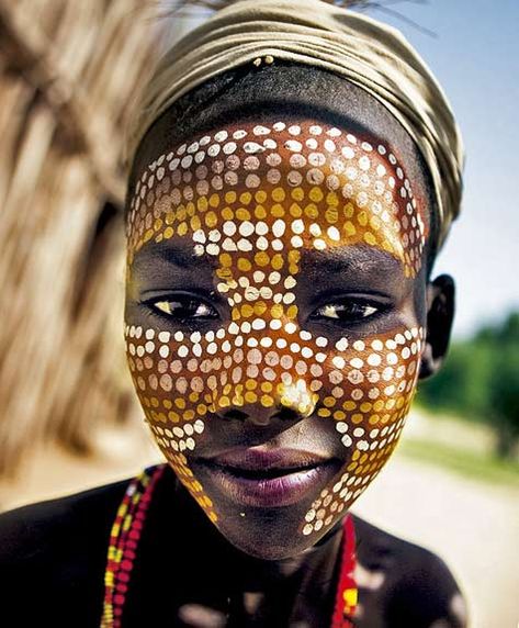 dotted-face-painting-Ethipoia African Life, Afrikaanse Kunst, Kids Around The World, Art Archive, World Cultures, Interesting Faces, Face Art, African Art, Body Painting