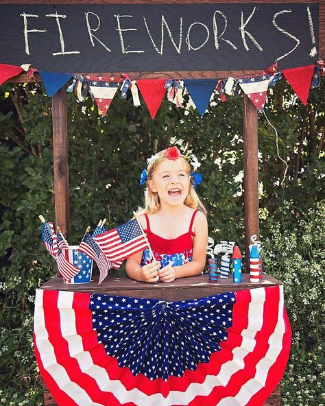 Fireworks stand prop for photography Firework Stand Photoshoot, Mini Sessions Photography, Lemonade Stand Photography, Watermelon Photoshoot, Lemonade Stand Photo Shoot, 4th Of July Photo Shoot, Fireworks Stand, Patriotic Photos, Camera Photoshoot