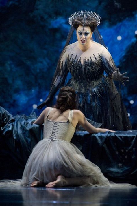 Diana Damrau, most terrifying Queen of the Night ever! Pantomime, Weimar, Diana Damrau, Royal Opera House London, Royal Au, Film Costumes, Opera Music, Magic Flute, The Magic Flute