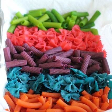 Rainbow Noodles, Dye Pasta, Colored Noodles, Noodle Necklaces, Daisy Cottage Designs, Colorful Pasta, Pasta Crafts, Rainbow Pasta, Unicorn Food