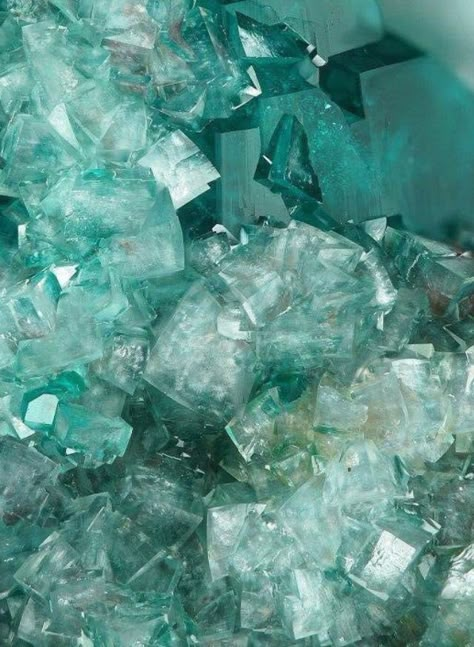 This used to be my iPhone lockscreen/ home screen/ screensaver Teal Aesthetic, Turquoise Aesthetic, Crystal Background, Pretty Crystals, Different Kinds Of Art, Stone Wallpaper, Crystal Aesthetic, Turquoise Crystal, Turquoise Glass