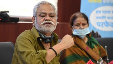 Mumbai, Sanjay Mishra, Education System, People Talk, Large Size, Size Large, Actors, Film