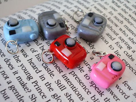 Camera Keychain, Clay Keychain, Handmade Paper Crafts, Cute Clay, Fimo Clay, My Desk, Diy Creative Crafts, Porcelain Clay, Diy Clay Crafts