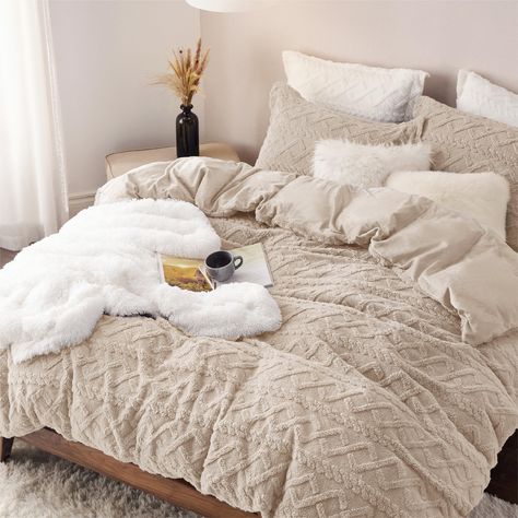 PRICES MAY VARY. Fluffy & Soft: The front utilizes extremely fluffy shaggy Sherpa fabric and the reverse is exquisite velvet fabric. This 100% polyester duvet cover set instantly brings a welcoming warmth and adds a dose of softness. Glamorous Look: A tufted cable pattern pops up across this uniquely made fluffy cover set, giving on a subtle sense of depth. The gentle sweet hue of the bedding cover set adds an extra layer of style to coordinate your room with an elegant feeling. Clever Design: S Fluffy Duvet, Fluffy Comforter, Boho Duvet Cover, Boho Duvet, Fluffy Bedding, Living Room Spaces, Bedding Stores, Comforter Cover, Cotton Duvet Cover